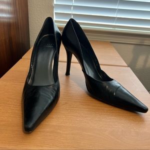 Stuart Weitzman Black Classic Pointed Toe Style Pump in W06431 4” heel